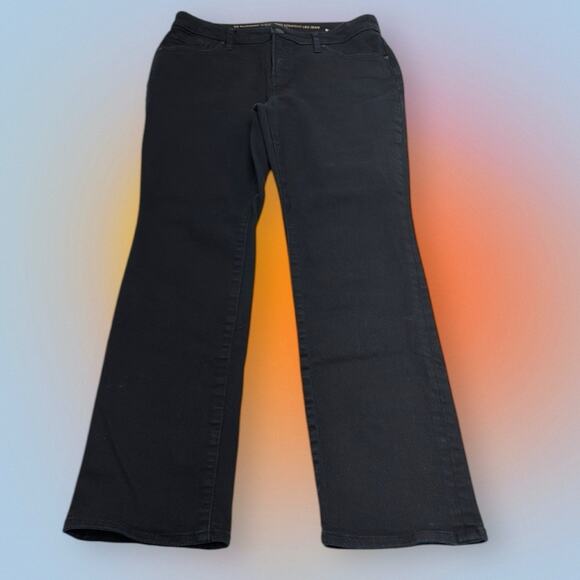 CHICO’S Women’s 4 Short Black SO SLIMMING GIRLFRIEND Jeans - Picture 1 of 4